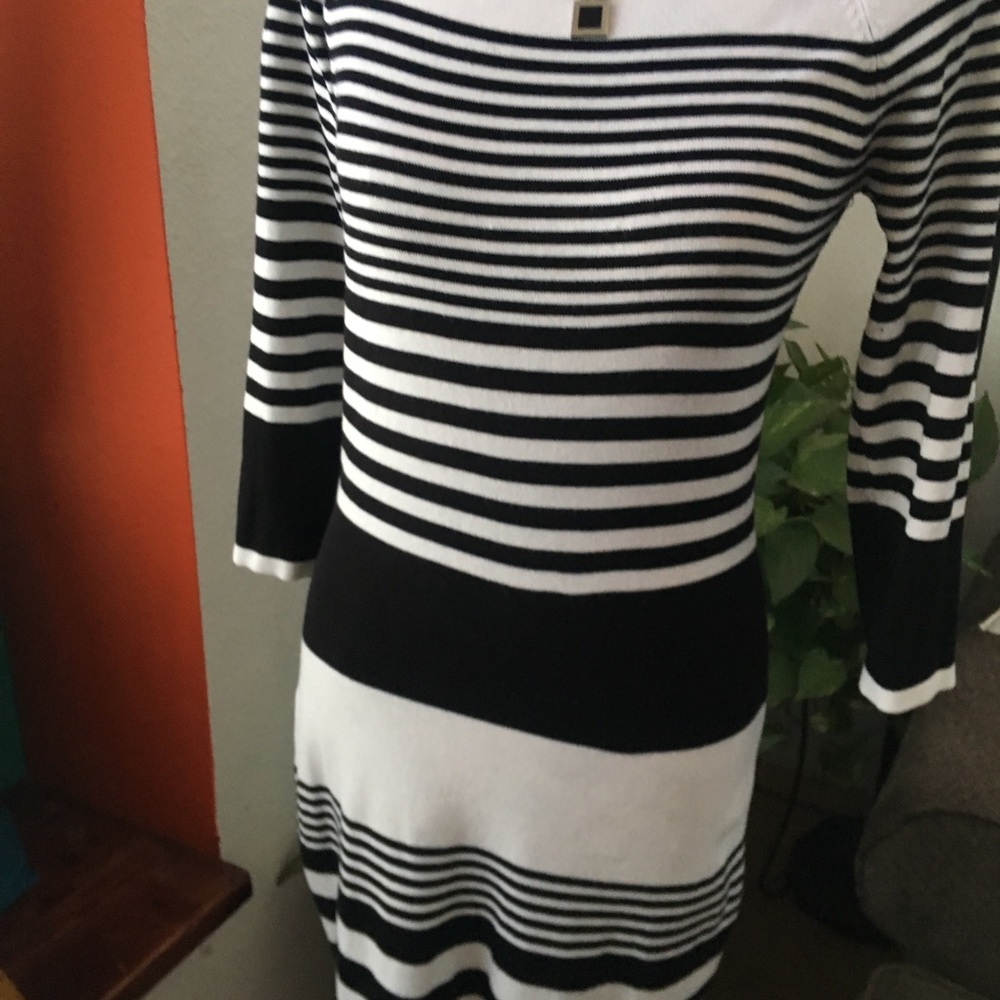 Dress//Medium - Picture 4 of 4